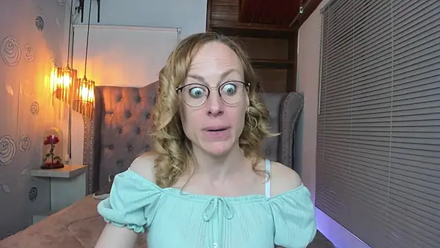 Snapshot of SammySanders chatting on March 7, 2025, 11:16 pm SammySanders online show from March 7, 2025, 11:16 pm