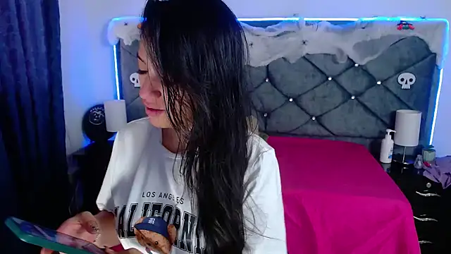 Snapshot of Julietacollins06 chatting on October 24, 2025, 12:23 pm Julietacollins06 online show from October 24, 2025, 12:23 pm