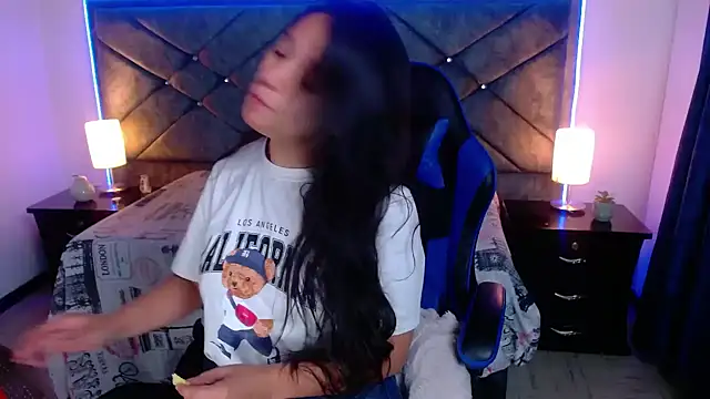 Snapshot of Julietacollins06 chatting on December 2, 2025, 1:17 pm Julietacollins06 online show from December 2, 2025, 1:17 pm