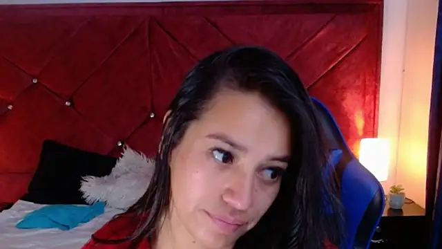 Julietacollins06 online show from February 18, 2026, 1:07 pm