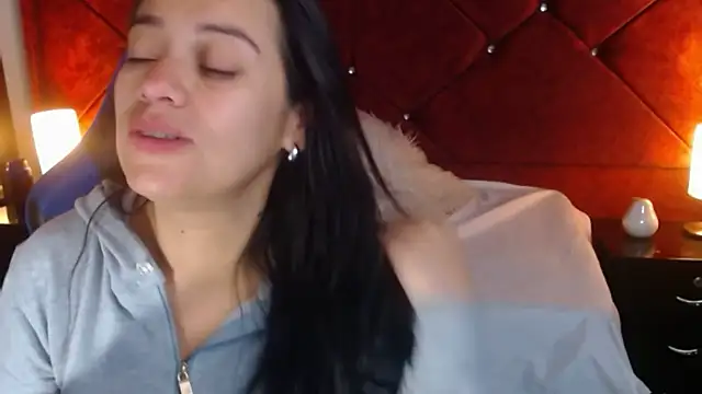 Julietacollins06 online show from March 12, 2026, 1:17 pm