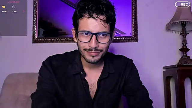 Snapshot of Nicholasrodrii chatting on December 13, 2025, 11:43 pm Nicholasrodrii online show from December 13, 2025, 11:43 pm