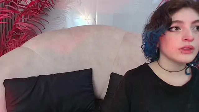 Snapshot of EvaHalsey chatting on October 27, 2025, 7:40 pm EvaHalsey online show from October 27, 2025, 7:40 pm