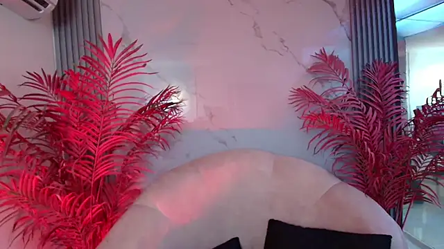 Snapshot of EvaHalsey chatting on December 3, 2025, 8:29 pm EvaHalsey online show from December 3, 2025, 8:29 pm