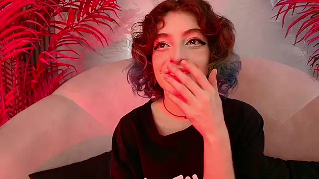 Snapshot of EvaHalsey chatting on December 4, 2025, 8:06 pm EvaHalsey online show from December 4, 2025, 8:06 pm