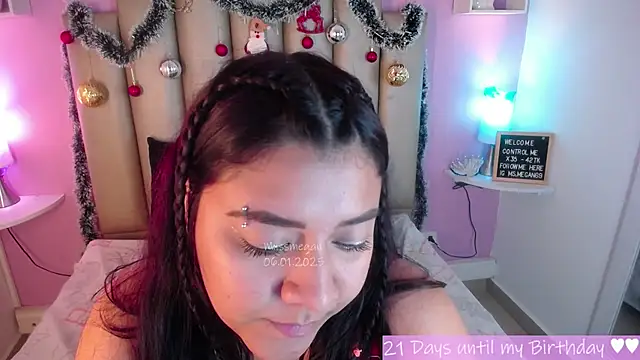 Snapshot of MeghanBurn chatting on January 6, 2025, 3:29 pm MeghanBurn online show from January 6, 2025, 3:29 pm