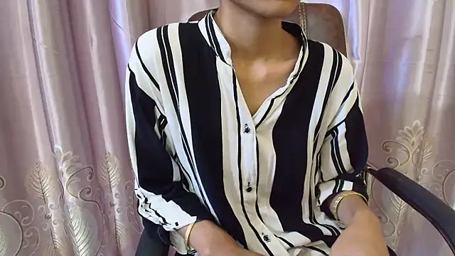 Snapshot of Srabontii chatting on October 22, 2025, 10:37 am Srabontii online show from October 22, 2025, 10:37 am