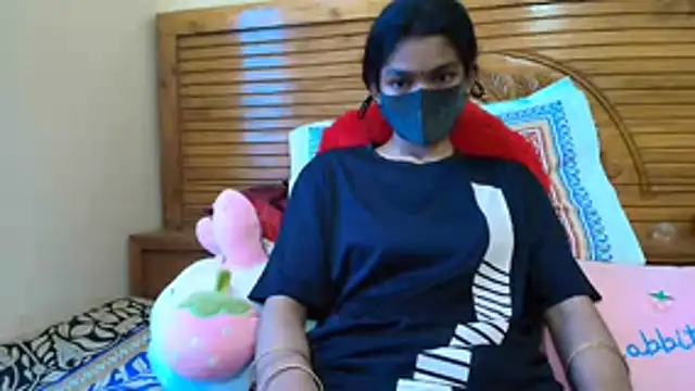 Snapshot of Srabontii chatting on October 31, 2025, 9:32 am Srabontii online show from October 31, 2025, 9:32 am