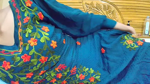 Snapshot of Srabontii chatting on October 31, 2025, 9:38 pm Srabontii online show from October 31, 2025, 9:38 pm