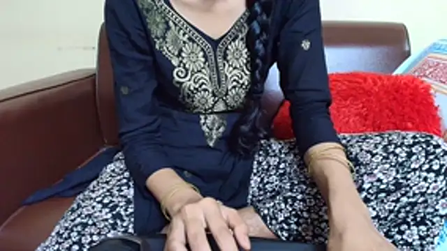 Snapshot of Srabontii chatting on November 2, 2025, 6:21 pm Srabontii online show from November 2, 2025, 6:21 pm