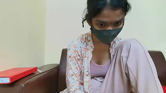 Snapshot of Srabontii chatting on November 5, 2025, 6:35 am Srabontii online show from November 5, 2025, 6:35 am