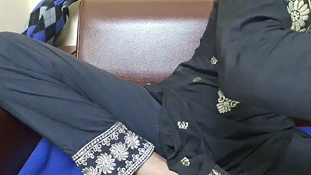 Snapshot of Srabontii chatting on November 11, 2025, 10:48 am Srabontii online show from November 11, 2025, 10:48 am