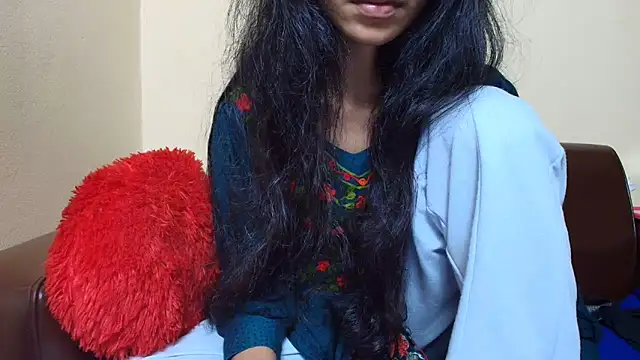 Snapshot of Srabontii chatting on November 14, 2025, 10:07 pm Srabontii online show from November 14, 2025, 10:07 pm