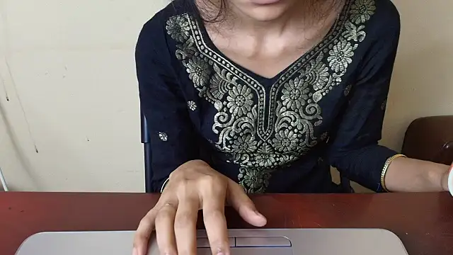 Snapshot of Srabontii chatting on November 24, 2025, 1:05 am Srabontii online show from November 24, 2025, 1:05 am