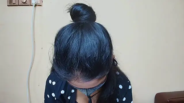 Snapshot of Srabontii chatting on November 25, 2025, 9:42 am Srabontii online show from November 25, 2025, 9:42 am