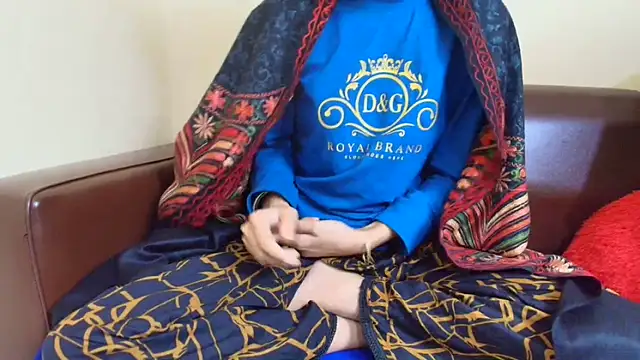 Snapshot of Srabontii chatting on November 28, 2025, 8:44 pm Srabontii online show from November 28, 2025, 8:44 pm