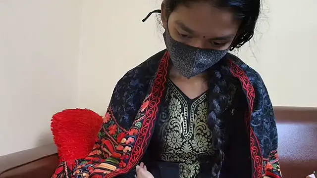 Snapshot of Srabontii chatting on December 2, 2025, 6:47 pm Srabontii online show from December 2, 2025, 6:47 pm