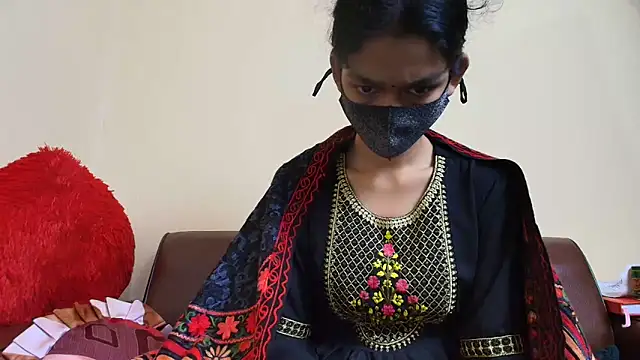 Snapshot of Srabontii chatting on December 3, 2025, 7:01 pm Srabontii online show from December 3, 2025, 7:01 pm