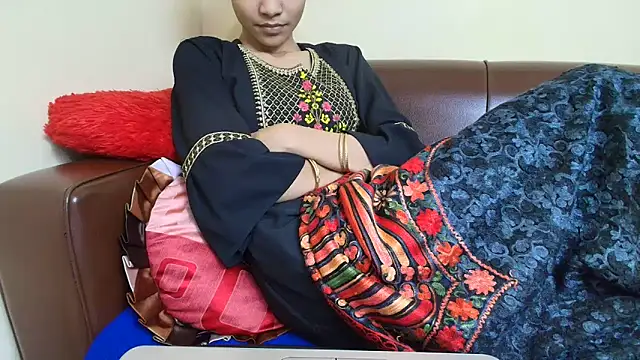 Snapshot of Srabontii chatting on December 4, 2025, 9:07 am Srabontii online show from December 4, 2025, 9:07 am