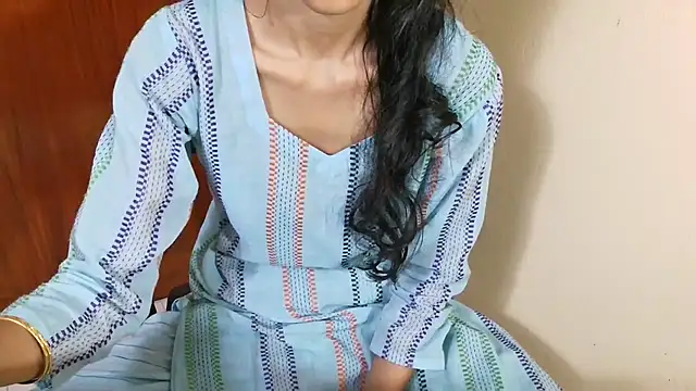 Snapshot of Srabontii chatting on March 13, 2026, 9:32 pm Srabontii online show from March 13, 2026, 9:32 pm