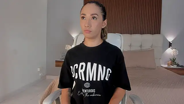 Emma23   online show from January 9, 2026, 6:27 am