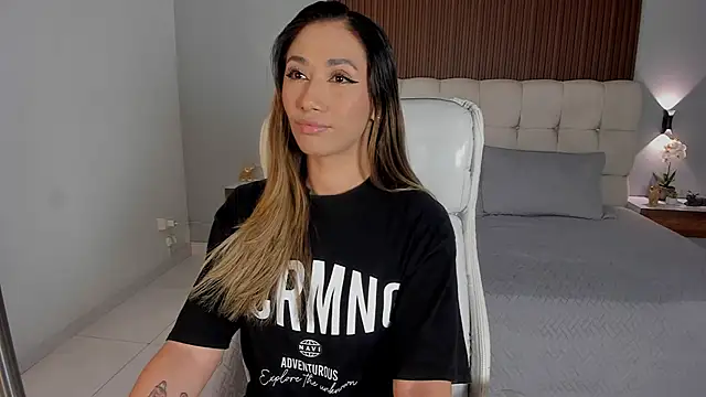 Emma23   online show from February 19, 2026, 6:31 am