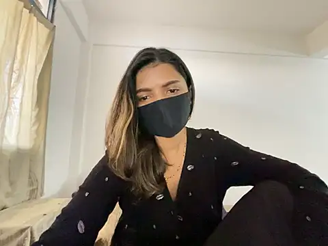 Snapshot of MaYaa__11 chatting on December 17, 2024, 11:17 am MaYaa 11 online show from December 17, 2024, 11:17 am