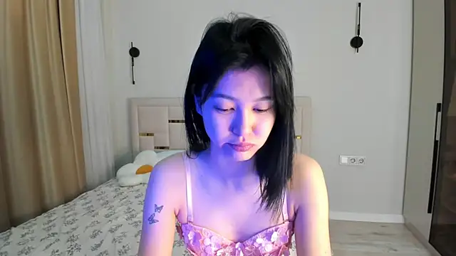 Lola Peach online show from January 15, 2026, 5:34 am