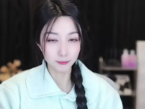 Nuyoah-77 online show from January 5, 2026, 5:27 pm