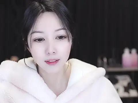 Nuyoah-77 online show from February 7, 2026, 4:11 pm