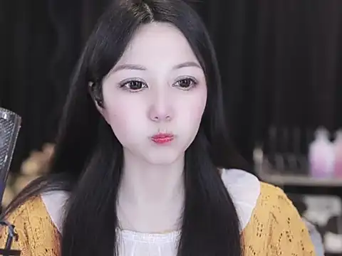 Nuyoah-77 online show from April 4, 2026, 7:39 am