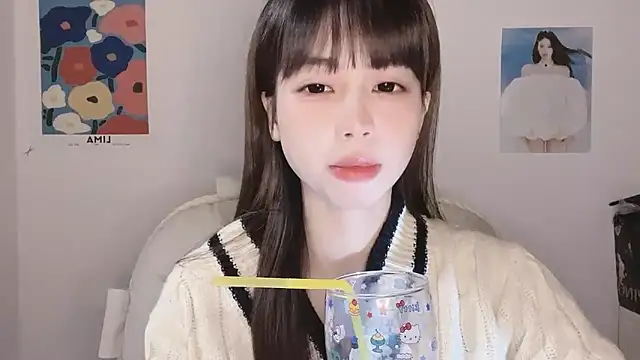 -Hottie online show from November 20, 2025, 4:07 pm