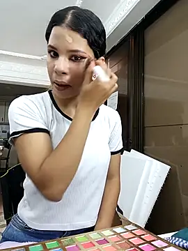 Snapshot of LadyAvalon chatting on November 12, 2025, 6:19 pm LadyAvalon online show from November 12, 2025, 6:19 pm