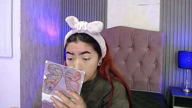 Mia Rinn online show from November 6, 2025, 1:56 pm