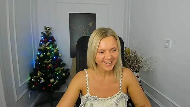 AgathaKlouin online show from December 4, 2025, 7:22 pm