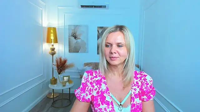 AgathaKlouin online show from March 29, 2026, 11:21 am