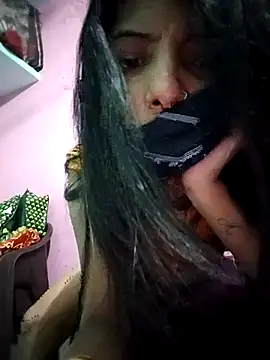 Snapshot of Hotty-Divya chatting on November 6, 2025, 3:24 pm Hotty-Divya online show from November 6, 2025, 3:24 pm