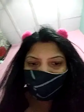 Snapshot of Hotty-Divya chatting on April 2, 2026, 2:47 pm Hotty-Divya online show from April 2, 2026, 2:47 pm