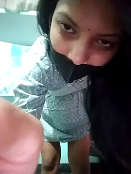 Snapshot of Hotty-Divya chatting on April 23, 2026, 7:41 am Hotty-Divya online show from April 23, 2026, 7:41 am