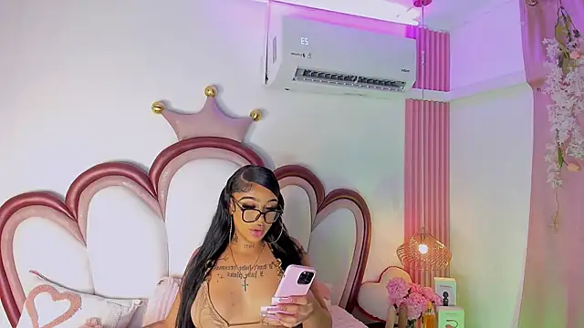Snapshot of Mia_Jansen chatting on June 23, 2026, 2:04 pm Mia Jansen online show from June 23, 2026, 2:04 pm