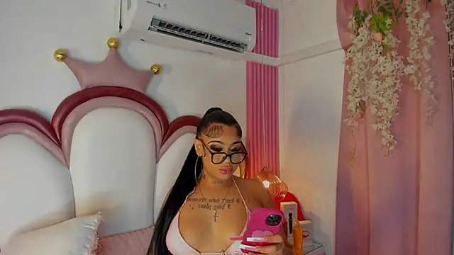 Snapshot of Mia_Jansen chatting on July 23, 2026, 2:15 pm Mia Jansen online show from July 23, 2026, 2:15 pm