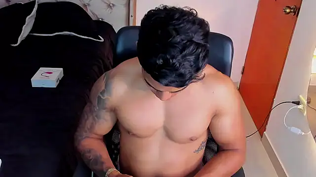 Andrew wolf7 online show from November 7, 2025, 6:52 pm