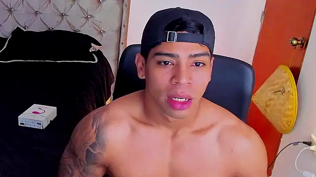 Snapshot of Andrew_wolf7 chatting on January 8, 2026, 12:24 am Andrew wolf7 online show from January 8, 2026, 12:24 am