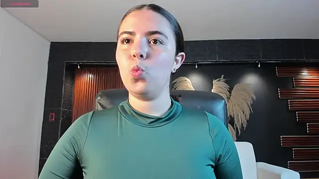 Lyssa Muller online show from December 2, 2025, 3:07 pm