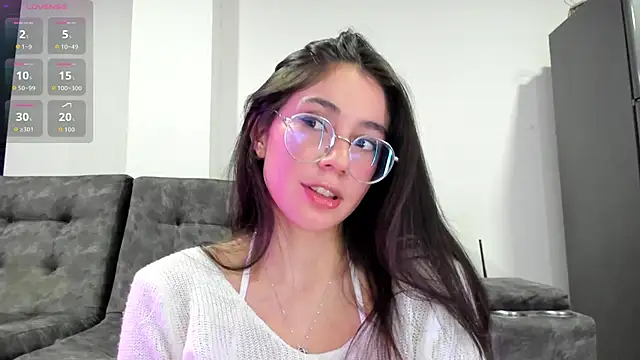 emmadiaz1 online show from December 2, 2025, 4:18 am