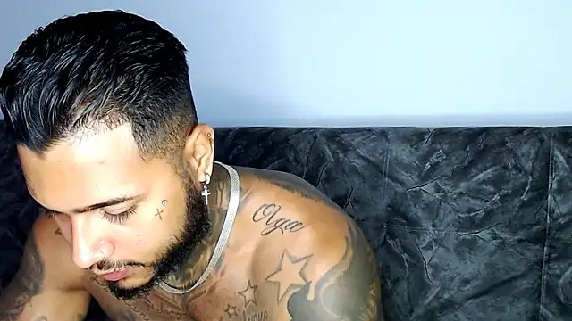 Snapshot of Exotic_tatto27121 chatting on December 12, 2024, 4:48 am Exotic tatto27121 online show from December 12, 2024, 4:48 am