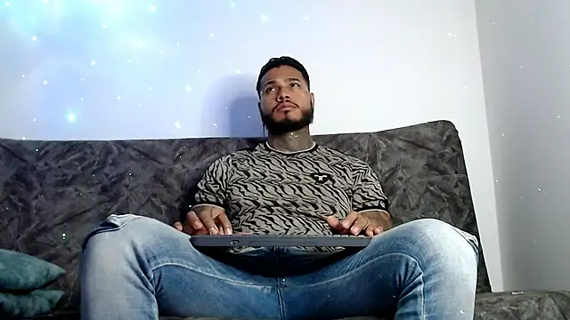 Snapshot of Exotic_tatto27121 chatting on December 30, 2024, 7:15 am Exotic tatto27121 online show from December 30, 2024, 7:15 am