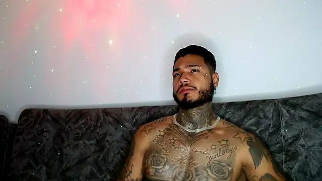 Snapshot of Exotic_tatto27121 chatting on January 19, 2025, 7:36 am Exotic tatto27121 online show from January 19, 2025, 7:36 am