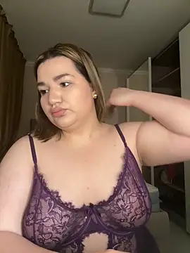 Snapshot of Leya__Droit chatting on January 2, 2025, 10:11 pm Leya Droit online show from January 2, 2025, 10:11 pm