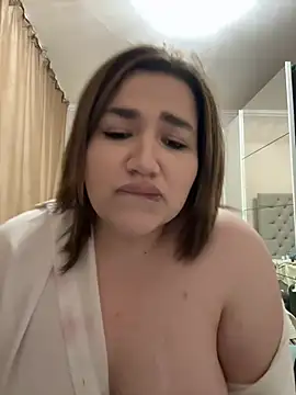 Snapshot of Leya__Droit chatting on January 5, 2025, 1:24 am Leya Droit online show from January 5, 2025, 1:24 am